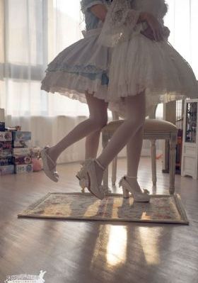 狠狠色依依成人婷婷九月_国产在线观看